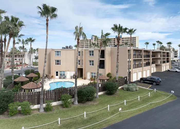 Beachside Bungalow: Surfside I #104